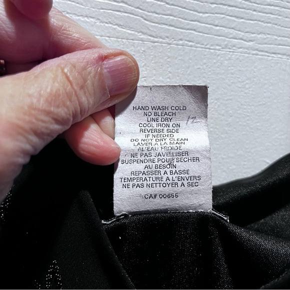 Black asymmetrical top with pretty sparkly detail. Sz 20. Good condition. - Picture 4 of 4